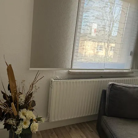 Schoene 2 Raum-wohnung In *