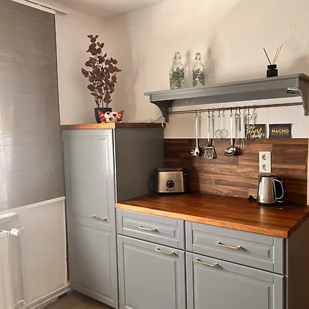 Schoene 2 Raum-wohnung In