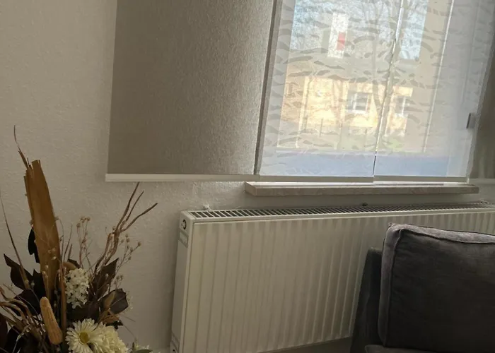 Schoene 2 Raum-wohnung In *