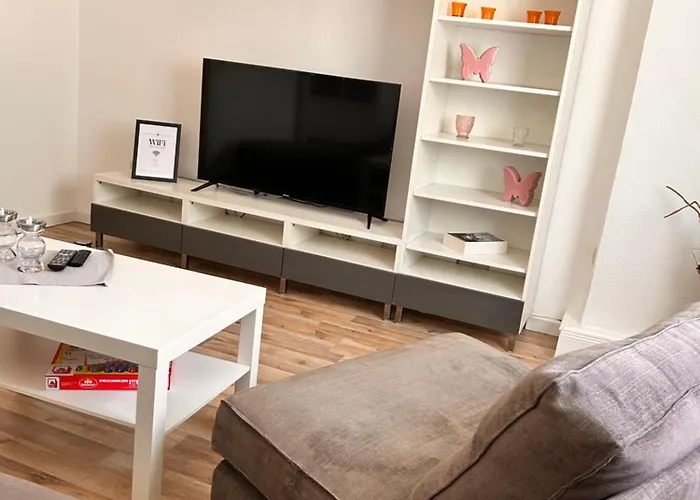 Schoene 2 Raum-wohnung In *